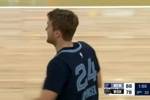 奇才离谱5分钟得分荒！卡姆&middot;斯潘塞一条龙上篮 灰熊轰出19-0！